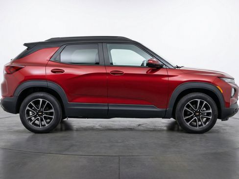 Used 2025 Chevrolet TrailBlazer LT image 11