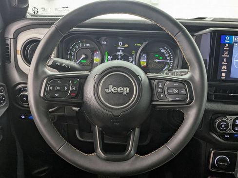 Used 2024 Jeep Wrangler Unlimited AWD/4WD image 34