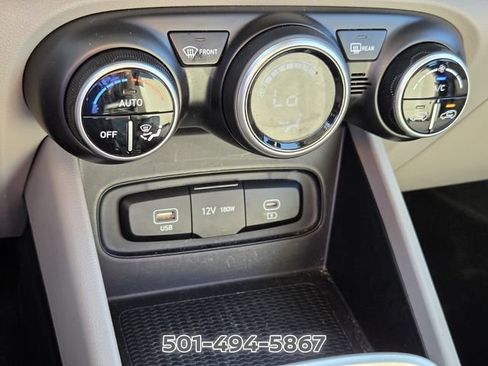 Used 2025 Hyundai Venue SEL FWD image 20