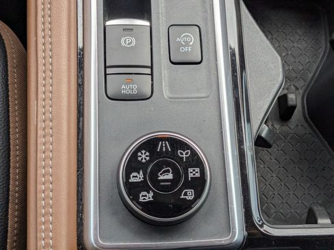 Used 2024 Nissan Pathfinder Platinum w/ Cargo Package AWD/4WD image 23