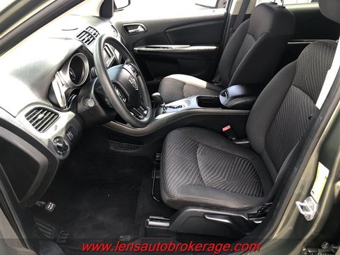 Used 2016 Dodge Journey SE w/ Flexible Seating Group FWD image 11
