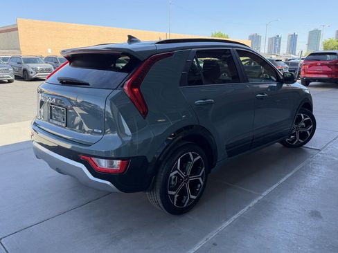 Used 2025 Kia Niro EX Touring FWD image 4