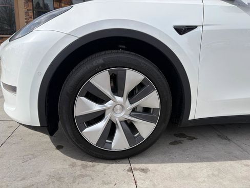 Used 2022 Tesla Model Y Long Range image 19