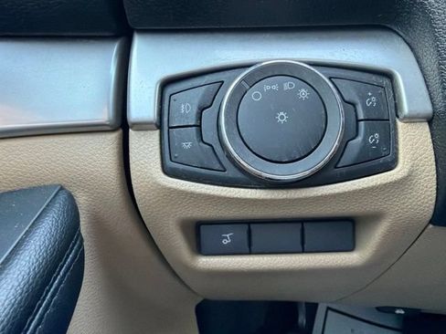 Used 2016 Ford Explorer XLT w/ Equipment Group 202A FWD image 26