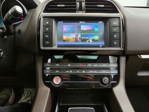 Used 2017 Jaguar F-PACE Prestige image 21