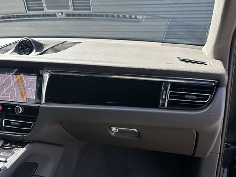 Certified 2025 Porsche Macan image 23