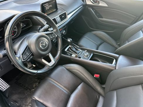 Used 2018 MAZDA MAZDA3 Touring FWD image 12