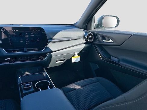 New 2026 Chevrolet Equinox LT w/ Convenience Package II image 15