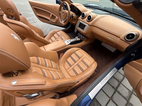 Used 2013 Ferrari California Base image 29