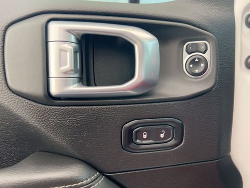 Used 2021 Jeep Wrangler Unlimited Sahara image 14