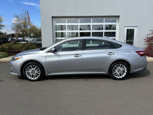 Used 2018 Toyota Avalon Limited w/ Carpet Mat Package FWD image 2