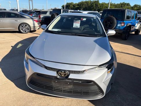 Used 2024 Toyota Corolla LE FWD image 2