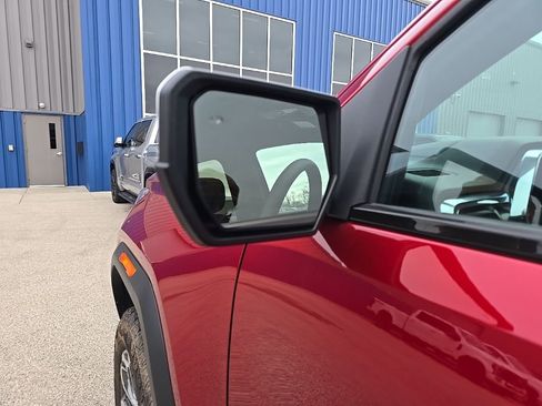 Used 2023 GMC Canyon Denali image 8