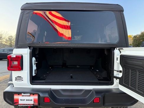 New 2026 Jeep Wrangler Unlimited Rubicon AWD/4WD image 30