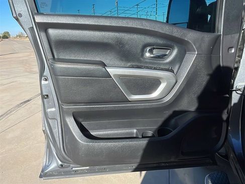 Used 2018 Nissan Titan PRO-4X image 17