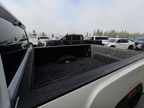 Used 2022 GMC Sierra 2500 AT4 w/ Gooseneck/5TH Wheel Package AWD/4WD image 6
