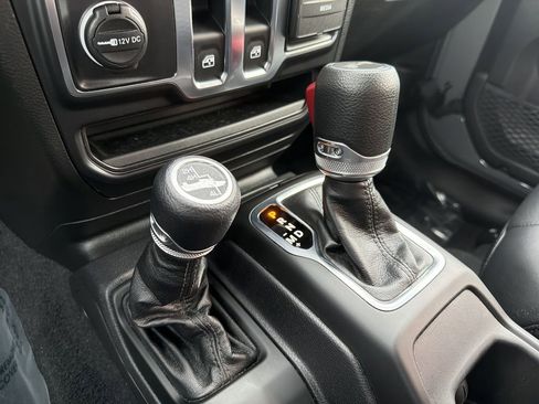 Used 2023 Jeep Wrangler Sport S image 25