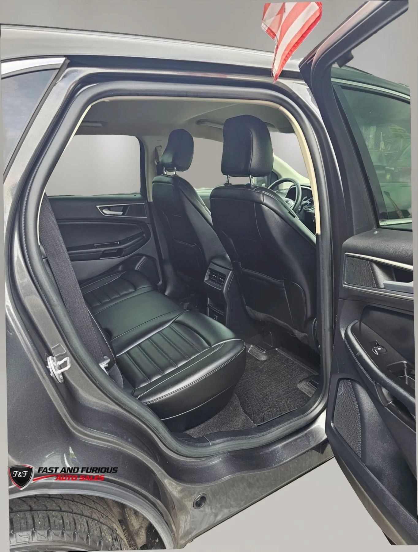Used 2020 Ford Edge SEL w/ Cargo Accessory Package FWD image 9