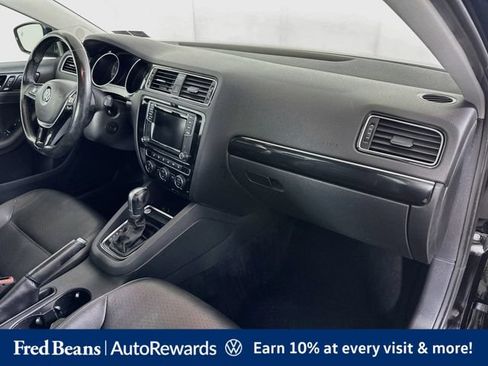 Used 2017 Volkswagen Jetta SEL FWD image 35