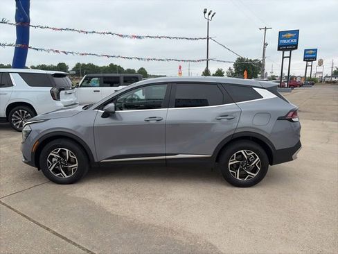 Used 2025 Kia Sportage LX AWD/4WD image 3