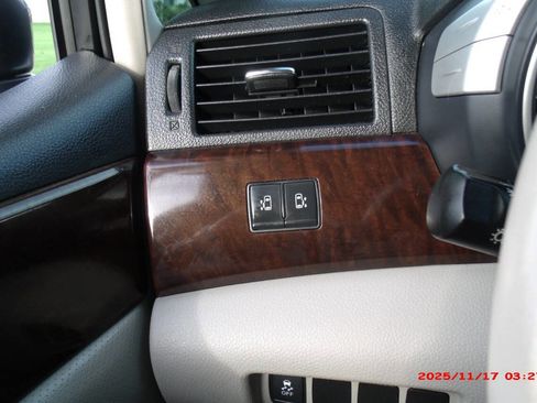 Used 2016 Nissan Quest SV image 39