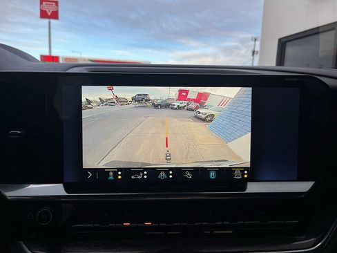 Used 2022 Chevrolet Silverado 1500 LTZ w/ LTZ Premium Package image 17