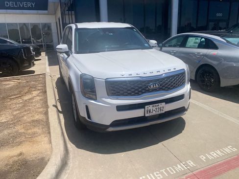 Used 2020 Kia Telluride LX FWD image 3