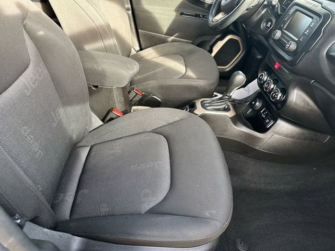 Used 2017 Jeep Renegade Latitude AWD/4WD image 20