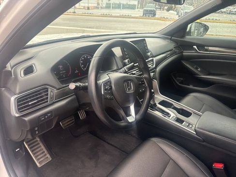 Used 2018 Honda Accord Sport image 13