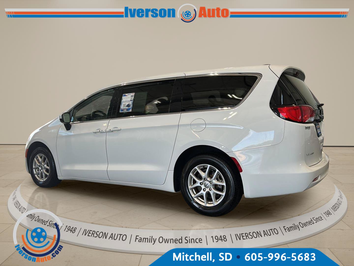 Used 2023 Chrysler Voyager LX FWD image 5