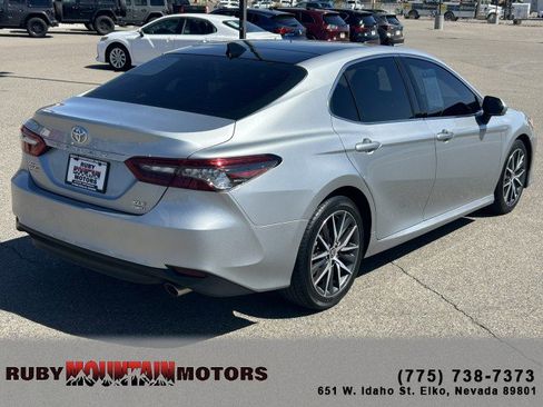 Used 2022 Toyota Camry XLE w/ Navigation Upgrade Package image 7