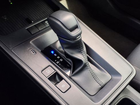 Used 2026 Toyota Corolla Cross LE image 17