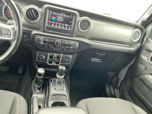 Used 2018 Jeep Wrangler Unlimited Sahara w/ LED Lighting Group AWD/4WD image 11