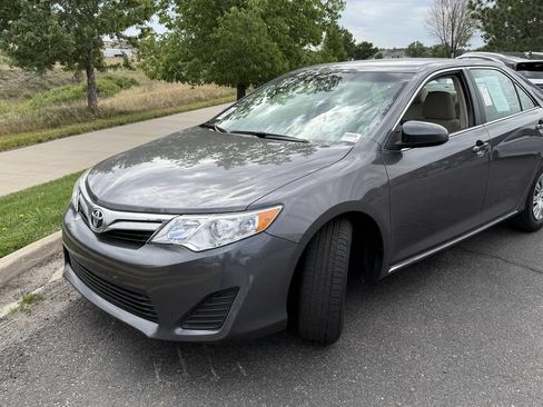 Used 2014 Toyota Camry LE FWD image 2