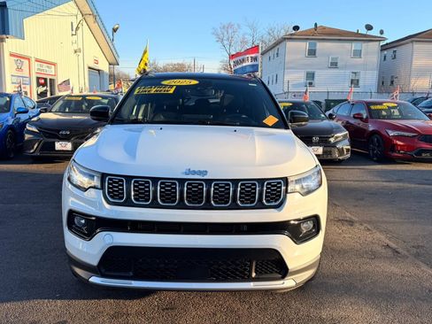 Used 2025 Jeep Compass Limited image 3