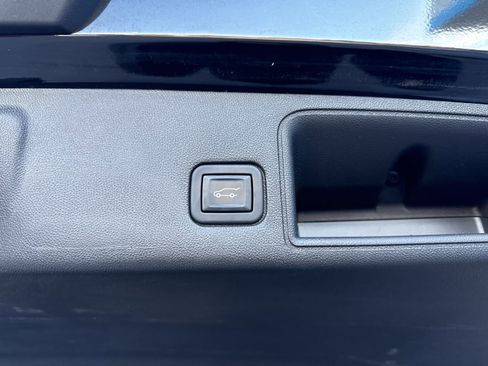 Used 2022 GMC Terrain SLT w/ Infotainment Package II image 14