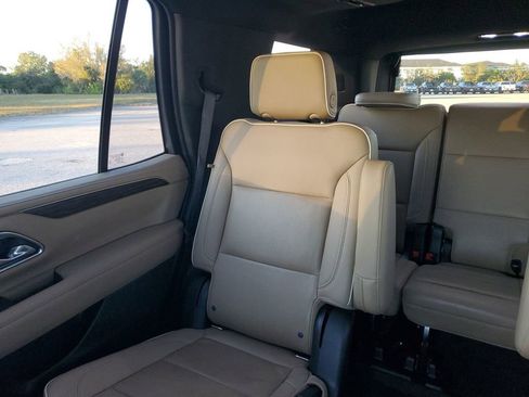 Used 2021 Chevrolet Tahoe Premier w/ Premium Package image 12