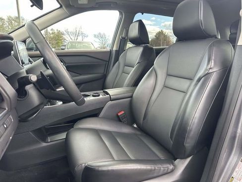 Used 2022 Nissan Rogue SV w/ SV Premium Package image 16