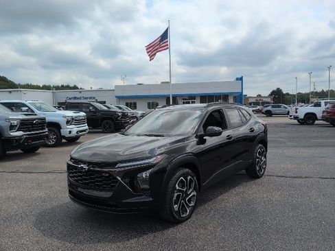 Used 2024 Chevrolet Trax RS w/ Sunroof Package FWD image 1