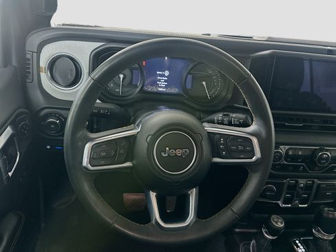 Used 2024 Jeep Wrangler Unlimited Sahara AWD/4WD image 17