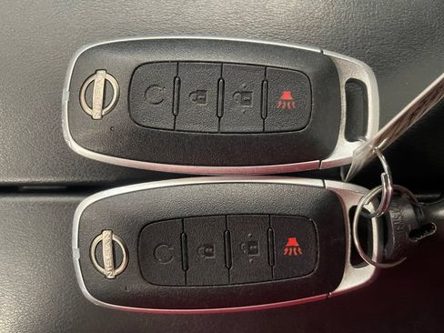 Certified 2023 Nissan Rogue SV FWD image 18