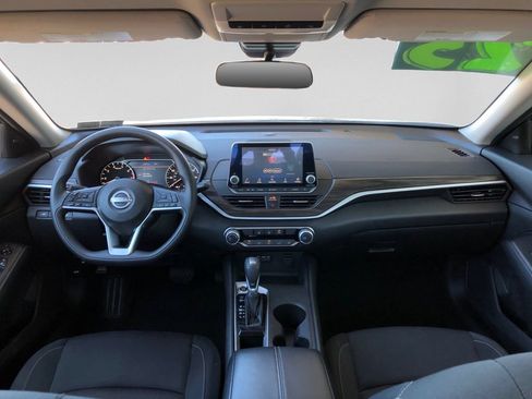 Used 2025 Nissan Altima 2.5 SV FWD image 11