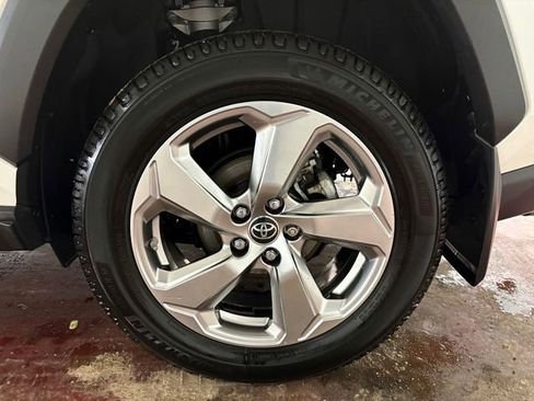 Used 2019 Toyota RAV4 Limited image 5