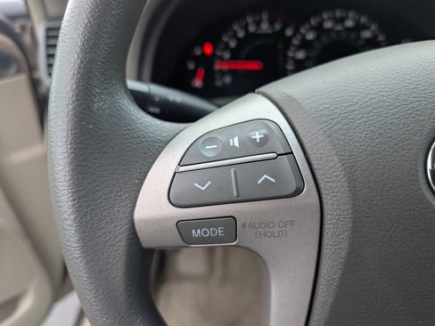 Used 2009 Toyota Camry LE FWD image 13