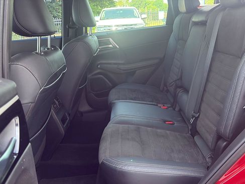 Used 2022 Mitsubishi Outlander SE FWD image 16