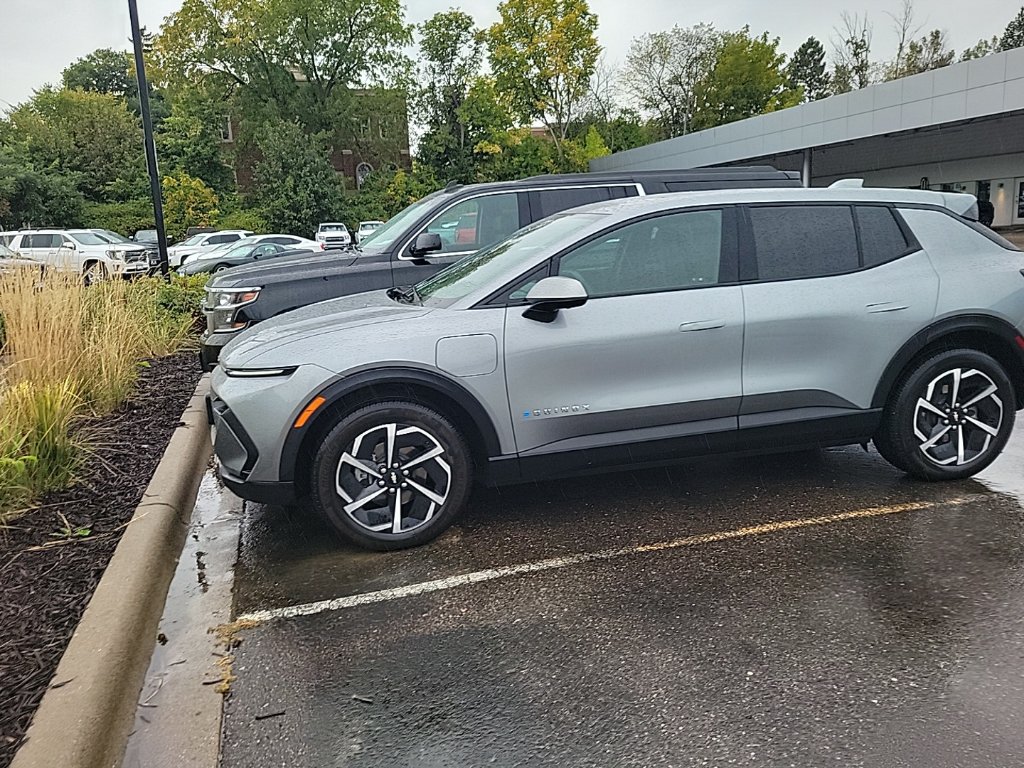 Used 2025 Chevrolet Equinox EV LT w/ Comfort Package AWD/4WD image 5