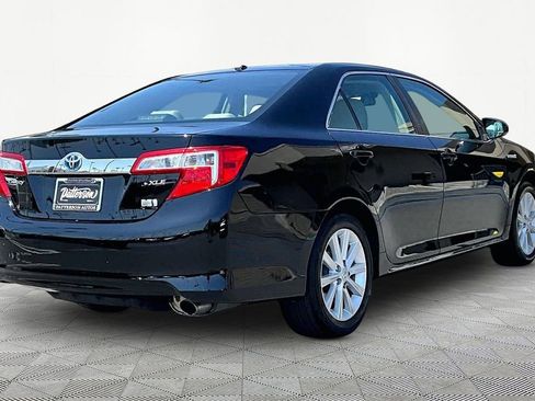 Used 2012 Toyota Camry XLE w/ Leather Pkg FWD image 2