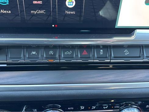 Used 2023 GMC Sierra 1500 SLT w/ SLT Premium Package image 32