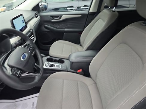 Used 2022 Ford Escape SE w/ SE Sport Appearance Package image 18