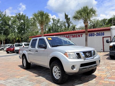 Used 2018 Nissan Frontier SV AWD/4WD image 2